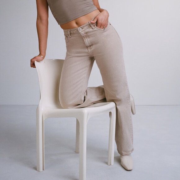 Abercrombie & Fitch Curve Love High Rise 90s Relaxed Jean - Picture 1 of 3